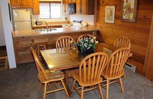 Seven Springs Condominio | Seven Springs Swiss Mountain 3 BR Condo, Sleeps 8! by RedAwning - Save 10% on 3 Nights, 15% on 5 Nights!