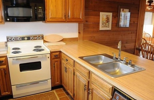 Seven Springs Condominio | Seven Springs Swiss Mountain 3 BR Condo, Sleeps 8! by RedAwning - Save 10% on 3 Nights, 15% on 5 Nights!
