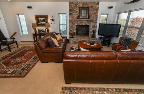 Seven Springs Apartamento | Seven Springs Woodridge 4 Bedroom Premium Condo, Mountain Views and Sleeps 10! condo