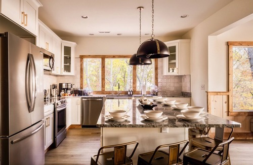 Gatlinburg - Pigeon Forge Cabina | Stunning 5BR Retreat: Pool, Hot Tub, Epic Views