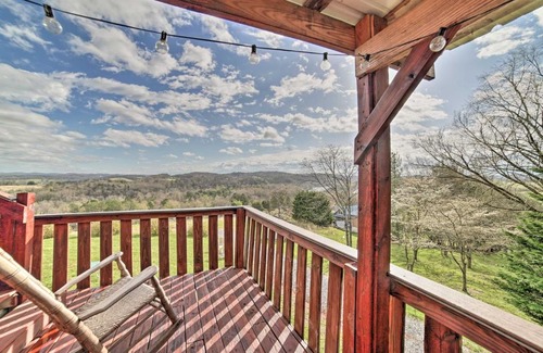 Sevierville Casa | Sevierville Countryside Getaway with 2 Decks!