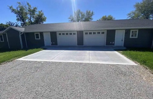 Seymour Casa | Seymour Southern Comfort. New build 2-bedroom duplex that comfortably sleeps 6.
