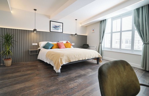 Menai Bridge Casa | Sgwar-Boutique Rooms