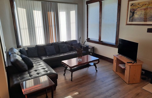 Pittsburgh Casa | Sha-Ron's Place 2 bedroom home in McKees Rock, Pittsburgh
