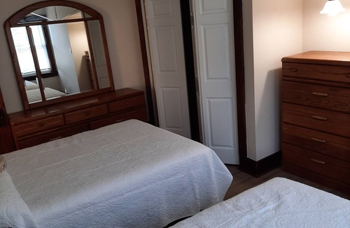 Pittsburgh Casa | Sha-Ron's Place 2 bedroom home in McKees Rock, Pittsburgh
