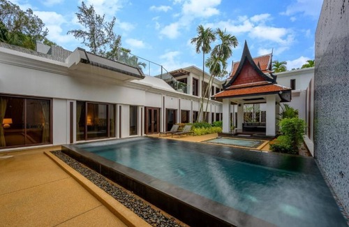 Mai Khao Villa | Villa de tres dormitorios frente a la playa con piscina