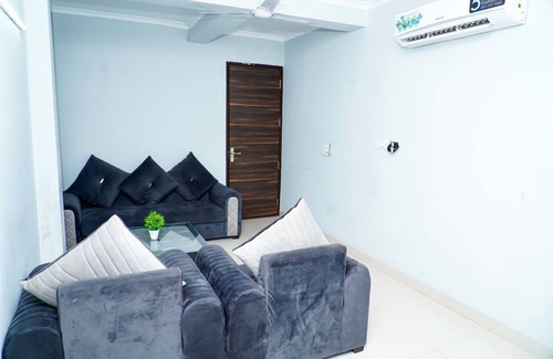 Sushant Lok Hotel | Shaan Stay