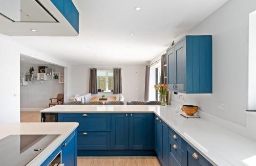 Camelford Casa | Shackled-Am-Not - Luxury home sleeps 8 with hot tub and games room North Cornwall