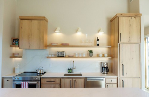 Fish Creek Cabaña | Shade Tree at Loma Cottages