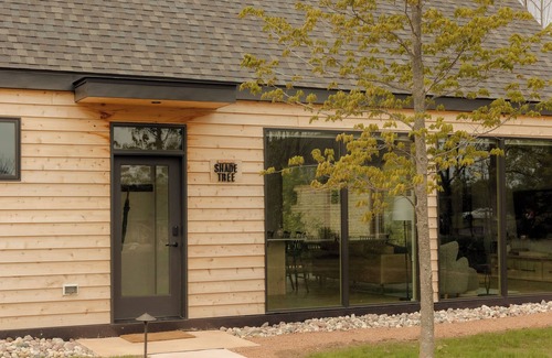 Fish Creek Cabaña | Shade Tree at Loma Cottages
