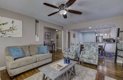 Lodi Casa | Shades of Blue Homestead 3BR 2BTH en el corazón de Lodi