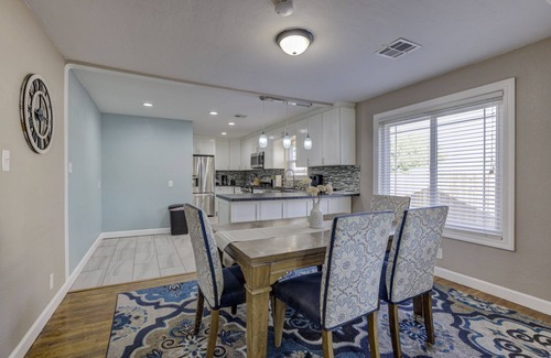 Lodi Casa | Shades of Blue Homestead 3BR 2BTH en el corazón de Lodi