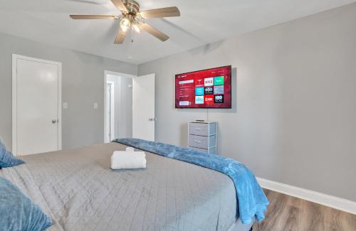 Clarksville Casa | Shades Of Gray Clean, Updated, & Comfy