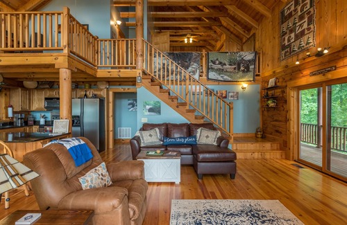 Fletcher Cabina | Shadow Ridge Retreat | Pet Friendly + Stunning Mountain Views