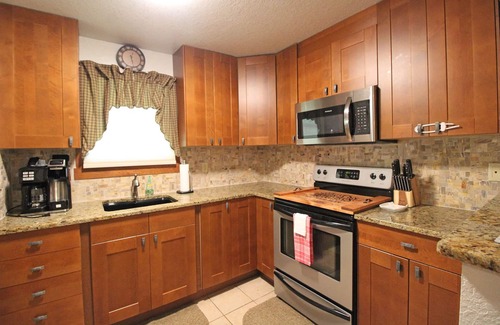 Almond Casa | Shady Forest Cove- Cottage near Tsali Biking Trails