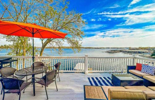 Lake Ozark Casa | Shady Gator Cove-3bed2bathhottubfirepitdock