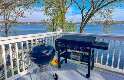 Lake Ozark Casa | Shady Gator Cove-3bed2bathhottubfirepitdock