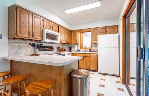 East Stroudsburg Casa | Shady Oak Cottage | Fire Pit | BBQ