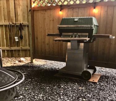 Mena Otro | Shady Oaks, wooded, peaceful, relaxing, romantic, near ATV trails