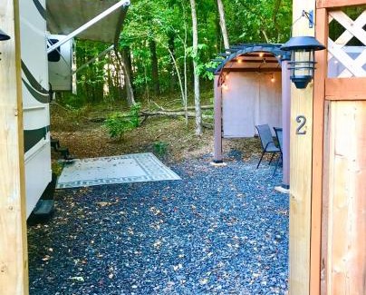 Mena Otro | Shady Oaks, wooded, peaceful, relaxing, romantic, near ATV trails