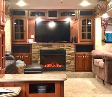 Mena Otro | Shady Oaks, wooded, peaceful, relaxing, romantic, near ATV trails
