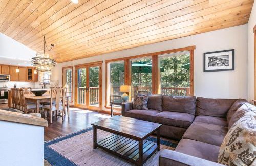 Truckee Casa | Shady Pines at Tahoe Donner- Serene Forest Retreat, 2 Gas Fireplaces, Sauna