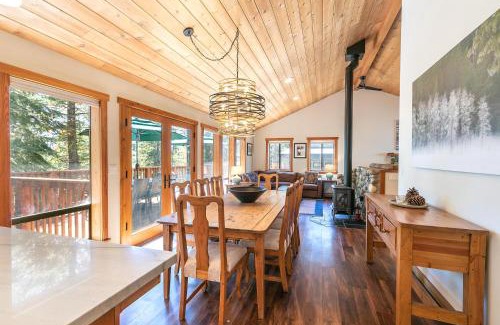 Truckee Casa | Shady Pines at Tahoe Donner- Serene Forest Retreat, 2 Gas Fireplaces, Sauna