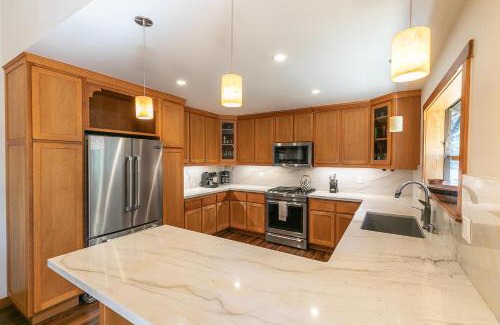 Truckee Casa | Shady Pines at Tahoe Donner- Serene Forest Retreat, 2 Gas Fireplaces, Sauna