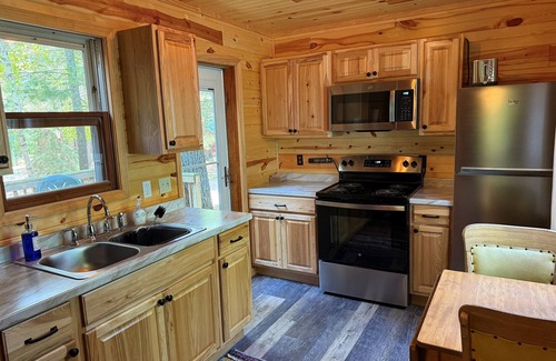 Rhinelander Cabina | Shady Rest Cabin #4, Sunset Views, Sandy Beach, Fishing, Trails, Firepit