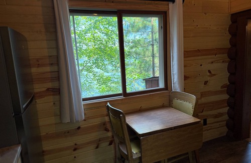 Rhinelander Cabina | Shady Rest Cabin #4, Sunset Views, Sandy Beach, Fishing, Trails, Firepit