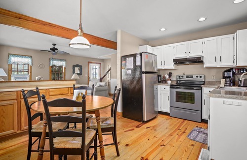 Piney Island Casa | Shady Side - Water access, screened porch!