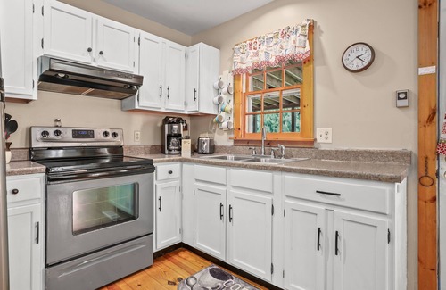 Piney Island Casa | Shady Side - Water access, screened porch!