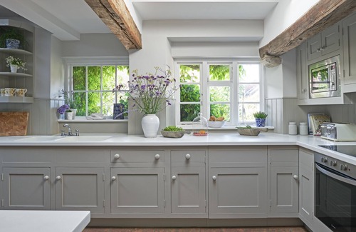 Ningwood Casa | Shalfleet Manor C16th - Pool, Tennis Court & 60 Acres