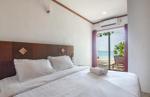 Rasdhoo Casa | Shallow Lagoon Sunset