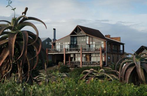 Jeffreys Bay Casa | Shaloha Guesthouse on Supertubes