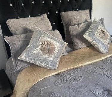 Kareeberg Cama Y Desayuno | Shalom Shalom - Stylish New Stay in the Heart of Fourways