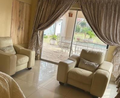 Kareeberg Cama Y Desayuno | Shalom Shalom - Stylish New Stay in the Heart of Fourways