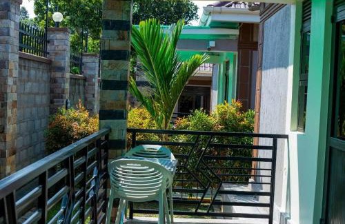 Entebbe Cama Y Desayuno | Shammah Palm Cottages