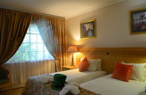 Emgwenya Casa | Shamrock Arms Guest Lodge