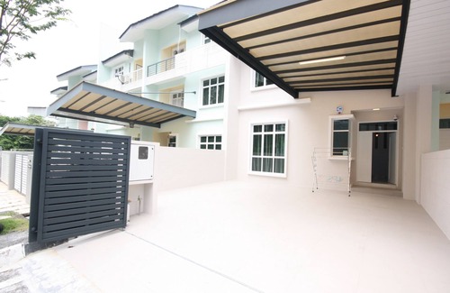 Tanjung Bungah Casa | Shamrock Beach Villas 9