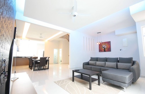 Tanjung Bungah Casa | Shamrock Beach Villas 9