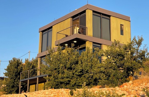 Ajloun Chalet De Esquí | Shams Farm is a cozy two-bedroom chalet, comfortable & perfect for relaxation