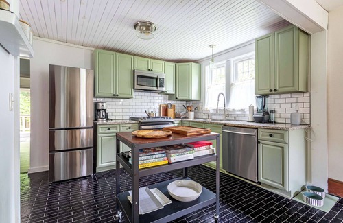 Livingston Manor Casa | Shandelee Brook House: Hot Tub Serenity | Peaceful Surroundings | 5 Mins to Livi