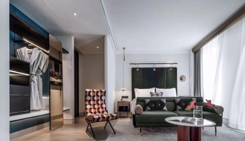 Huaihai Road Commercial Area Hotel | Shanghai Blackstone M Hotel