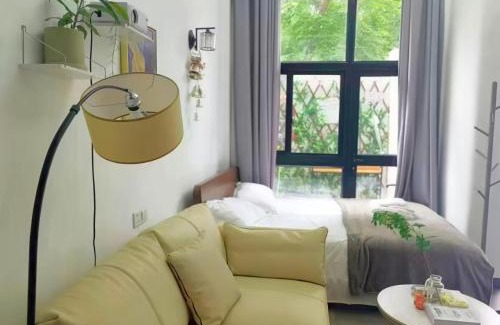 Huaihai Road Commercial Area Apartamento | Shanghai Garden Historical loft Apartment with courtyard and citywalk- Near Downtown Wukang Road