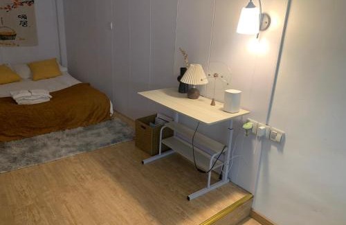 Huaihai Road Commercial Area Apartamento | Shanghai Garden Historical loft Apartment with courtyard and citywalk- Near Downtown Wukang Road