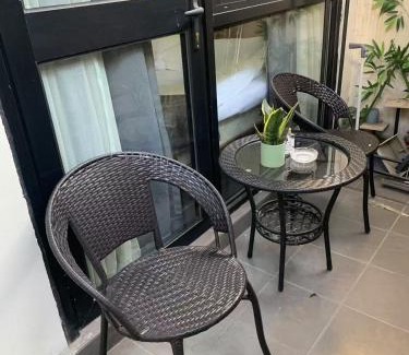 Huaihai Road Commercial Area Apartamento | Shanghai Garden Historical loft Apartment with courtyard and citywalk- Near Downtown Wukang Road