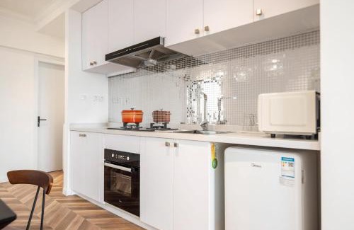 Downtown Shanghai Apartamento | Shanghai Hills&Serendipity Coloured Glaze Family Homestay with 2 Bedrooms Near Line1&2 People Square