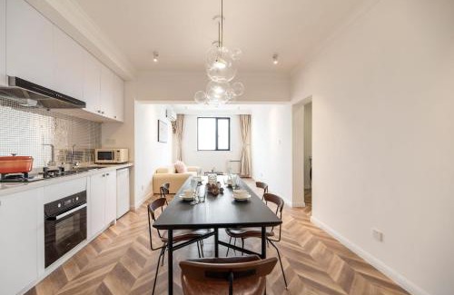 Downtown Shanghai Apartamento | Shanghai Hills&Serendipity Coloured Glaze Family Homestay with 2 Bedrooms Near Line1&2 People Square