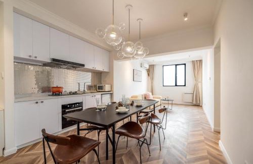 Downtown Shanghai Apartamento | Shanghai Hills&Serendipity Coloured Glaze Family Homestay with 2 Bedrooms Near Line1&2 People Square